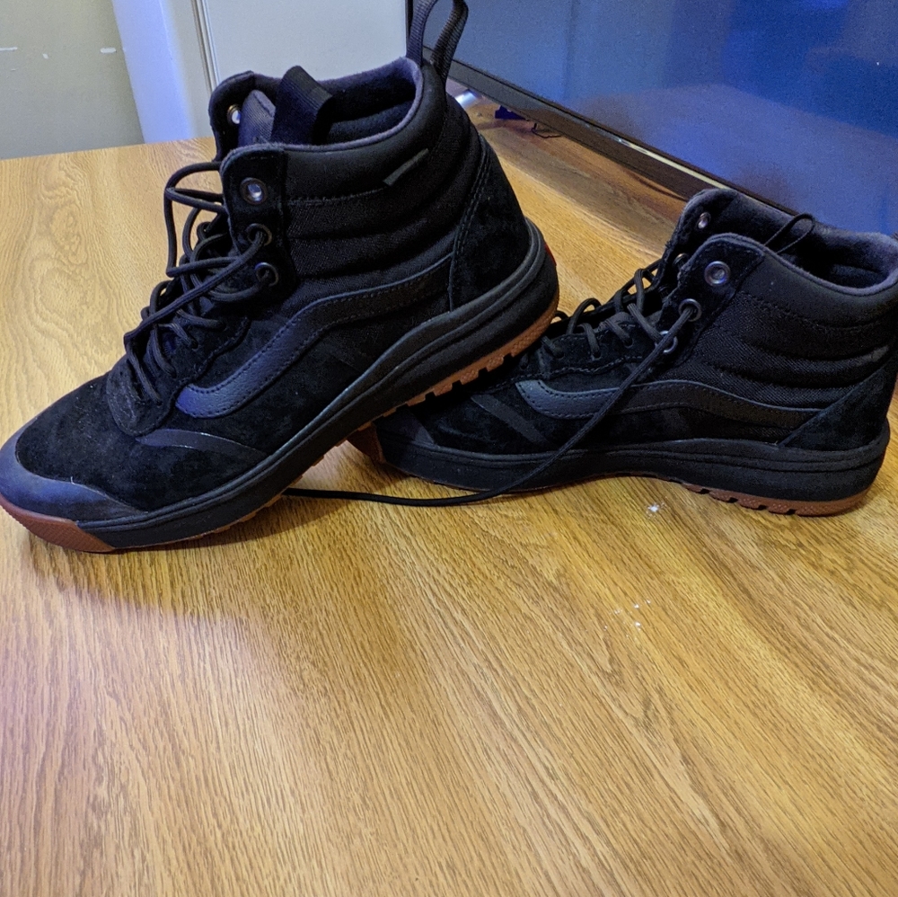 VANS UltraRange Hi DL MTE Black Gum ALL Weather